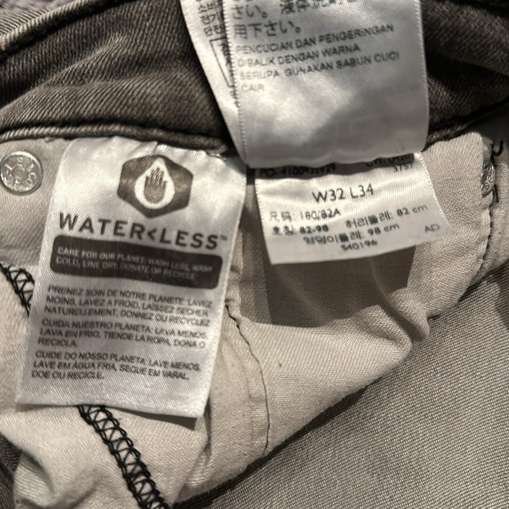 Levi’s - Picture 3 of 5